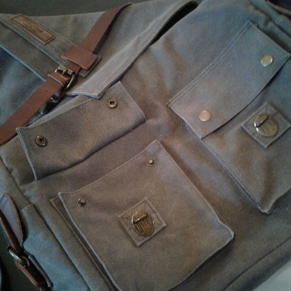 🌺 Nearly New Sweetbriar Canvas Messenger Bag - Picture 3 of 15